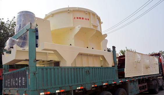 <b>制砂設(shè)備-鵝卵石制砂機(jī)發(fā)貨</b>