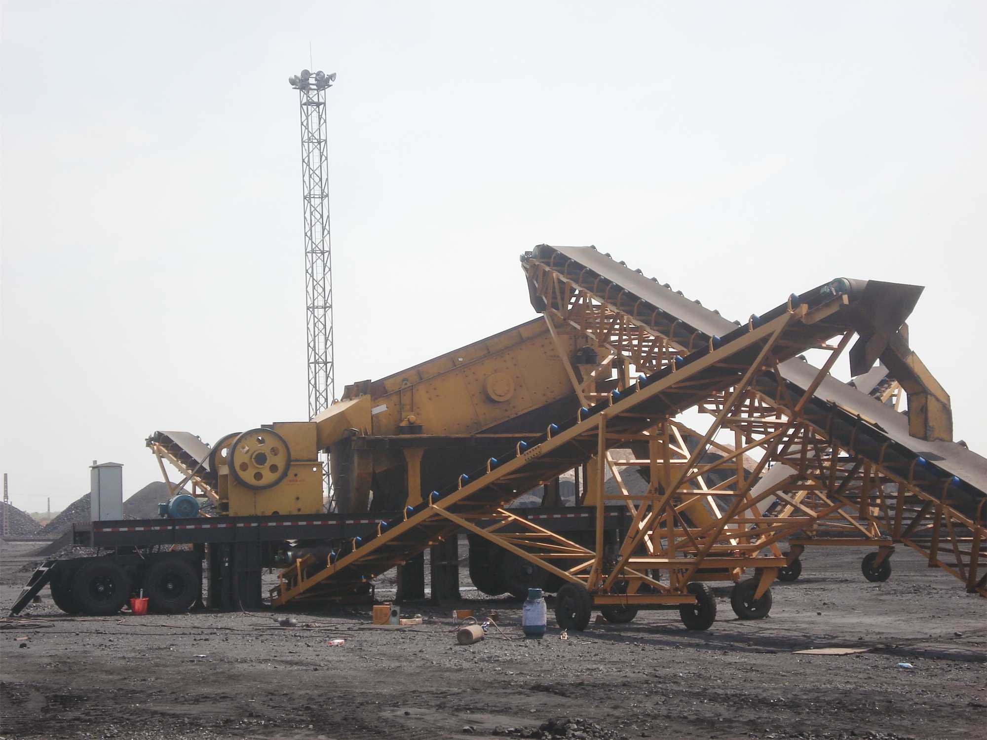 輪胎移動(dòng)式破碎站