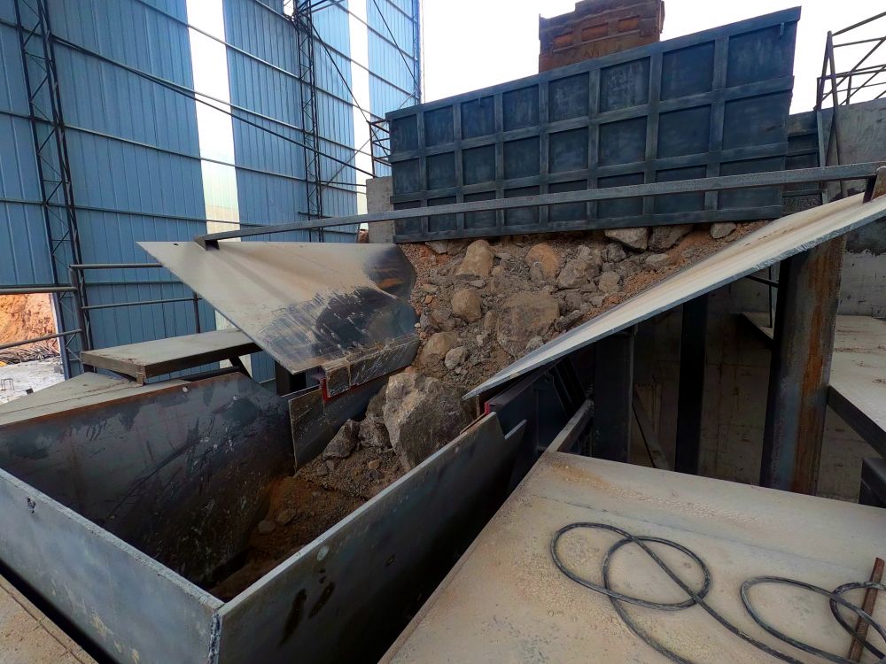 砂石生產(chǎn)線的料倉和給料機如何布置