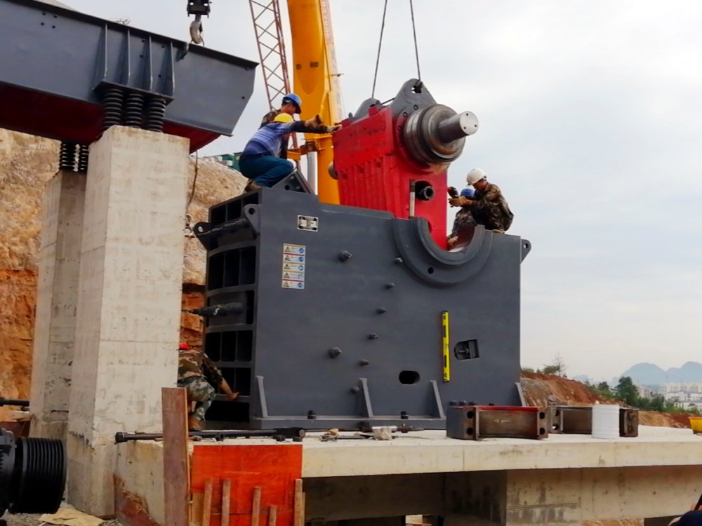 顎式破碎機(jī)大、中、小休整三個(gè)時(shí)期的保養(yǎng)要點(diǎn)